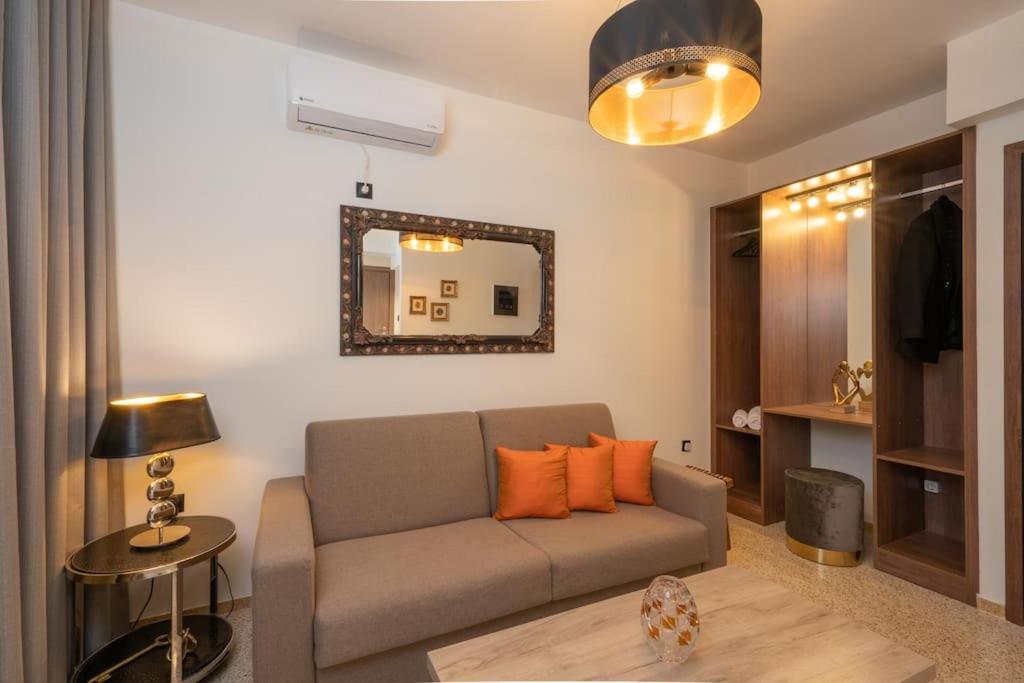 Dema Luxury Suites - Perikleous E6 Athens Exterior photo